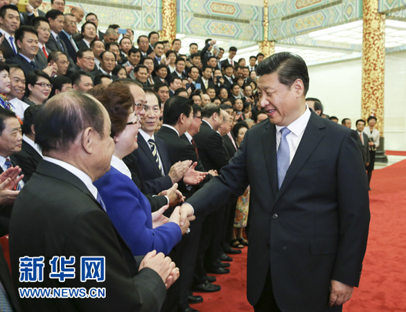 6月6日，中共中央總書記、國家主席習近平在北京會見第七屆世界華僑華人社團聯誼大會代表。新華社記者 蘭紅光 攝1