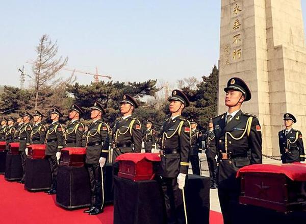 在韓志愿軍烈士遺骸安葬現場