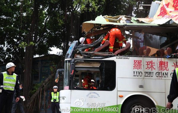 客車被限高架切頭4