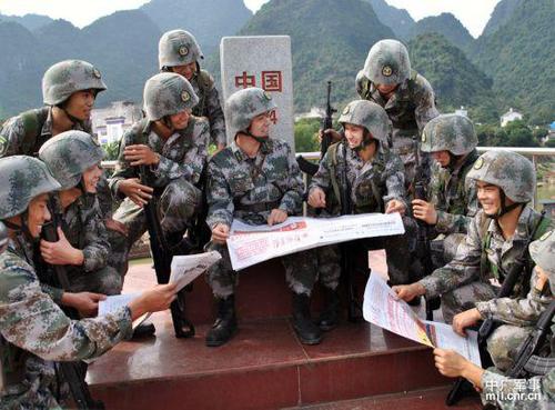 資料圖：邊防官兵巡視中越邊境