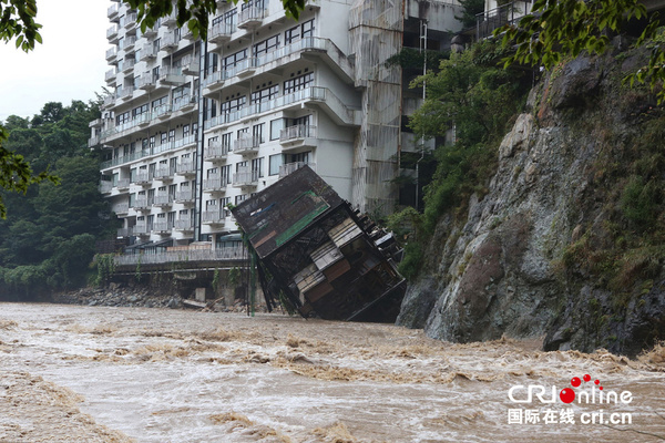 日本多地遭遇特大暴雨1