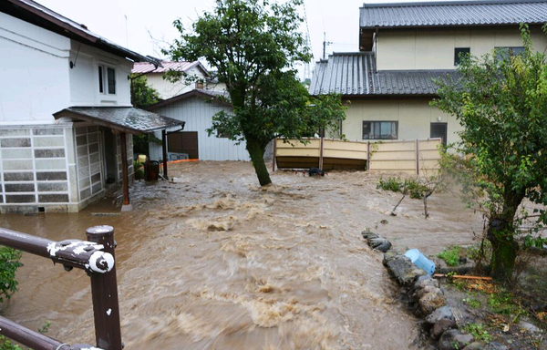 栃木縣鹿沼市的住宅被淹（網頁截圖）