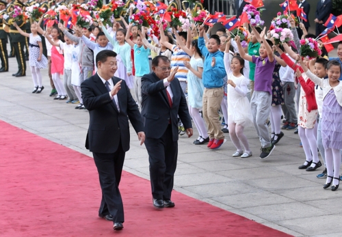 5月3日，中共中央總書記、國家主席習近平在北京人民大會堂同老撾人民革命黨中央總書記、國家主席本揚舉行會談。