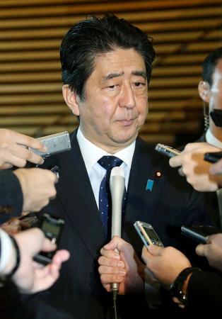 日本首相安倍晉三在東京官邸接受采訪。（新華/法新）