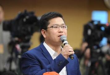 大河報記者提問“財政部如何提高扶貧資金使用效率”