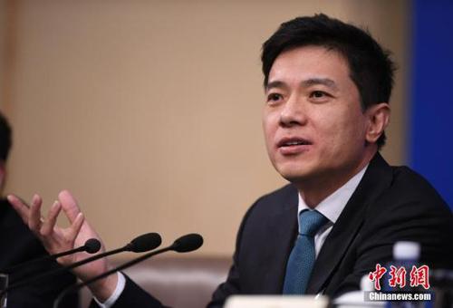 資料圖 李彥宏回答記者提問。<a target='_blank' href='http://www.chinanews.com/'>中新社</a>記者 侯宇 攝