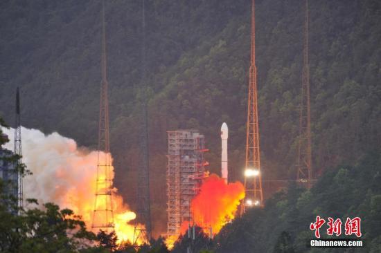 4月12日19時04分，中國西昌衛星發射中心成功發射實踐十三號衛星。 葉樂峰 攝