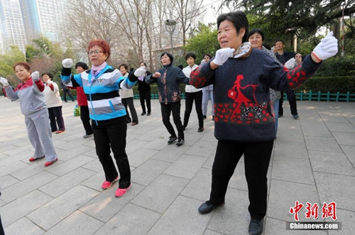 對高齡退休人員、艱苦邊遠地區企業退休人員，可適當提高調整水平。(資料圖)<a target='_blank' href='http://www.chinanews.com/'>中新社</a>發 張馳 攝