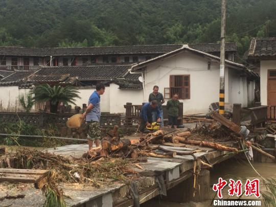 強降雨襲擊致福建新羅2400多人受災