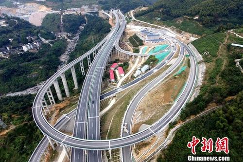 資料圖：福建正在修建的高速路網(wǎng)。<a target='_blank' href='http://www.chinanews.com/'>中新社</a>記者 王東明 攝