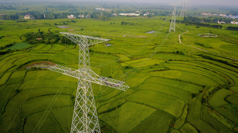 昌吉-古泉±1100千伏特高壓直流輸電線路河南段進入架線施工階段