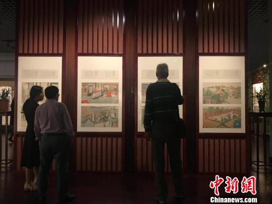 本次展覽精選全套《紅樓夢》畫冊中近200幀，展示了《紅樓夢》原著的完整故事情節(jié)以及畫家精湛的技藝筆法。　胡健 攝