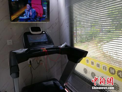 今年誕生的共享運動倉內安裝有跑步機、電視等設施 。<a target='_blank' href='http://www.chinanews.com/' >中新網</a>記者 張尼 攝