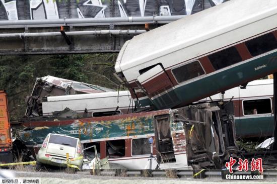 當?shù)貢r間12月18日，美國全國鐵路客運公司一列客車在華盛頓州塔科馬以南脫軌，造成多人死傷。