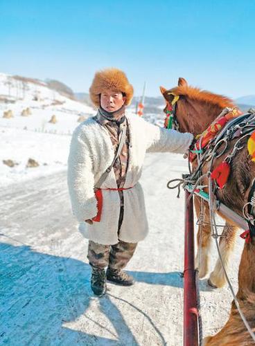 吉林雪鄉旅游：有老板3個月賺9萬多 人和馬都累壞了