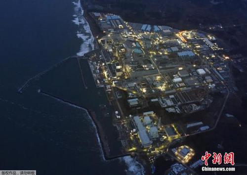 資料圖：3016年3月10日，“3?11”大地震5周年紀念日的前一天，福島第一核電站在黃昏中停運亮燈的場景。