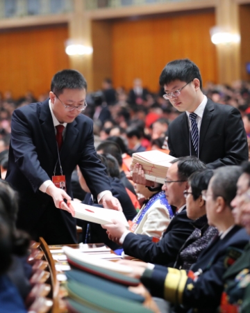 （8）十三屆全國人大一次會議舉行第五次全體會議