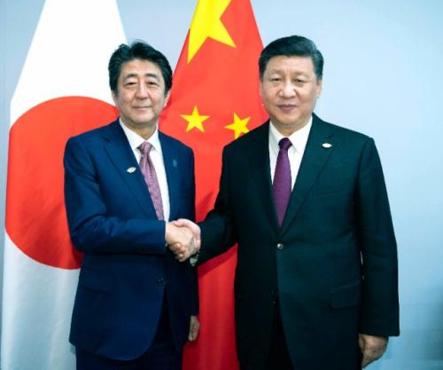 ——會(huì)見(jiàn)日本首相安倍晉三，指出雙方要建設(shè)性地把握好中日關(guān)系發(fā)展方向，在中日四個(gè)政治文件原則基礎(chǔ)上，共同開(kāi)辟兩國(guó)關(guān)系新前景。