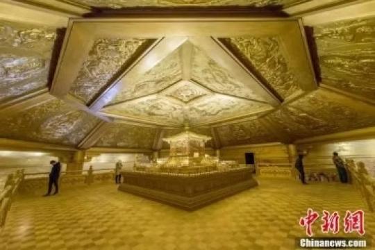 太山龍泉寺唐代舍利塔遺址大約修建于武周至唐景云年間，保存完整，是中國(guó)以佛塔地宮瘞埋舍利的早期實(shí)例，也是佛教傳入中國(guó)后與當(dāng)?shù)匚幕嗳诤系膶?shí)物見(jiàn)證。　韋亮 攝