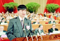     1993年，劉永好成為新設(shè)立的經(jīng)濟(jì)界全國(guó)政協(xié)委員，并在八屆一次全會(huì)上作《私營(yíng)企業(yè)有希望》的大會(huì)發(fā)言。