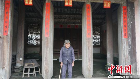 侯家大院90歲的吳桂蘭奶奶。　符宇群 攝