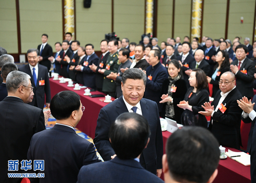 3月4日下午，中共中央總書記、國家主席、中央軍委主席習近平看望參加全國政協十三屆二次會議的文化藝術界、社會科學界委員，并參加聯組會，聽取意見和建議。中共中央政治局常委、全國政協主席汪洋參加看望和討論。新華社記者 謝環馳 攝2