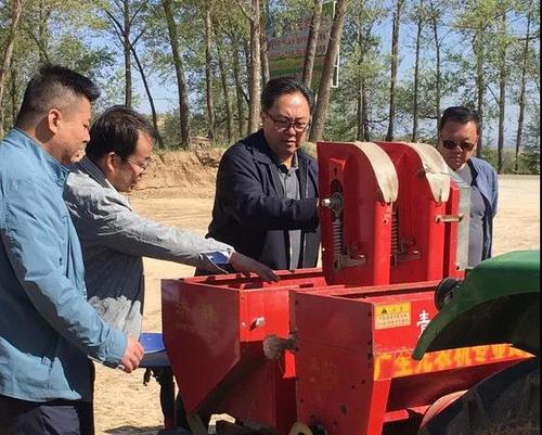 2018年5月底，王會生來到甘肅定西市安定區調研，體驗當地農機設備