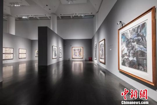 “我本自由——劉紹薈從藝六十周年藝術(shù)展”20日在北京開幕?！≈鬓k方供圖 攝