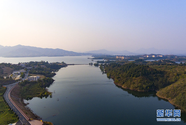 西柏坡文旅小鎮周邊景色怡人。新華網 王立鵬攝