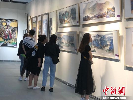 中蒙大學(xué)生設(shè)計(jì)藝術(shù)展開幕兩國5所高校740件作品參展