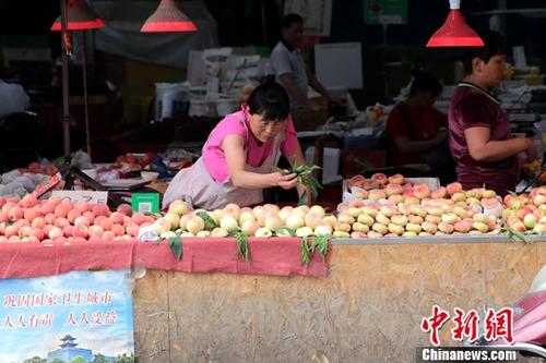 資料圖：菜市場(chǎng)商家。<a target='_blank' href='http://www.chinanews.com/'>中新社</a>記者 張遠(yuǎn) 攝