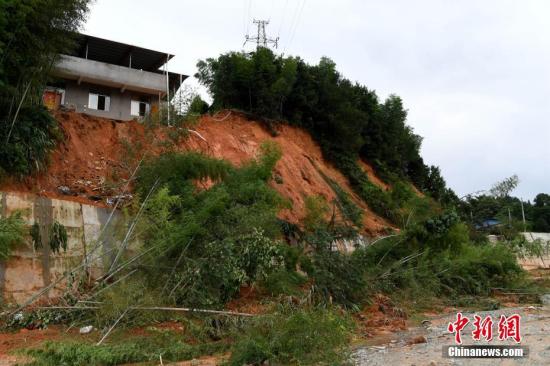 7月10日，連日來的強降雨導致福建省浦城縣多地發生山體滑坡。<a target='_blank' href='http://www.chinanews.com/'>中新社</a>記者 王東明 攝