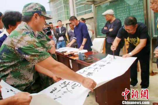 湖南辰溪丹山村200余家庭共享家訓。　劉本暢 攝