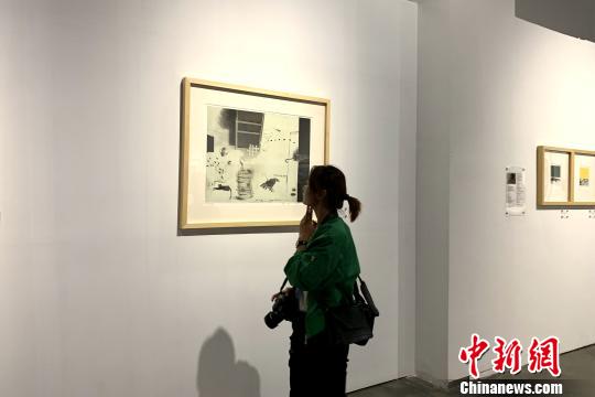 觀眾現(xiàn)場參展。　李佩珊 攝