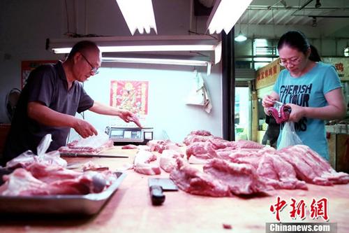 資料圖：民眾購買豬肉。<a target='_blank' href='http://www.chinanews.com/'>中新社</a>記者 張遠 攝