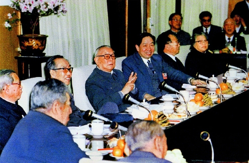 1988年3月29日，李先念等與各民主黨派中央、全國工商聯主要負責人、無黨派人士座談。