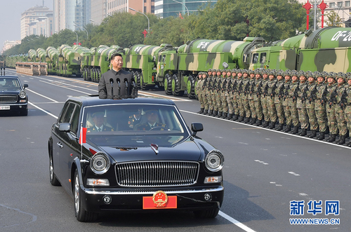 10月1日，慶祝中華人民共和國成立70周年大會在北京天安門廣場隆重舉行。這是中共中央總書記、國家主席、中央軍委主席習近平檢閱受閱部隊。 新華社記者 李濤 攝