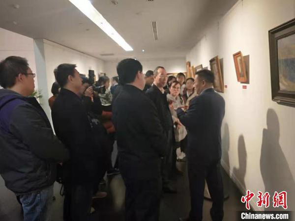 此次展出的103幅油畫(huà)以20世紀(jì)為主，跨越百余年的歷史?！钆迮?攝