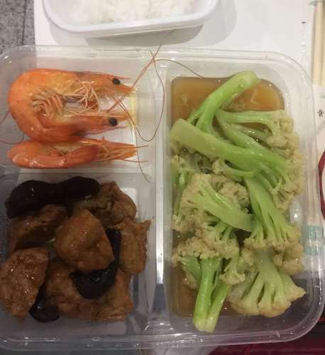 營養均衡的午飯，伙食標準一直都是這樣，非常好