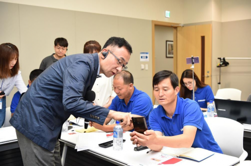 陜西富平縣灣里村村長趙畢鋒同韓國農業專家深入交流