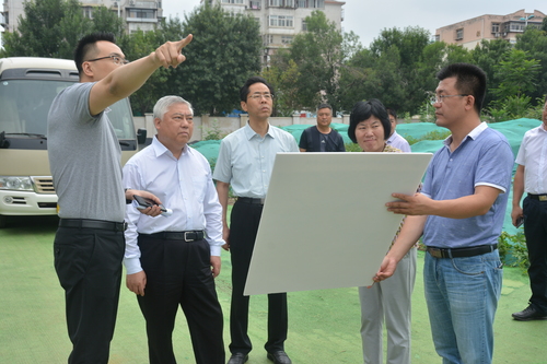 四版履職為民配圖：2018年7月10日，盛茂林主席帶隊赴紅橋區(qū)調(diào)研棚戶區(qū)改造情況為民生工作建言