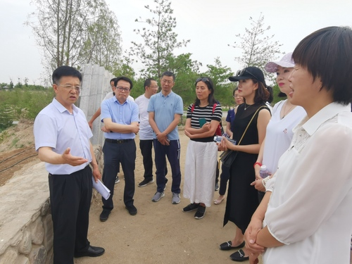 2020年6月21日下午，民建寧夏區委會組織會員到銀川市賀蘭山下的志輝源石酒莊調研。