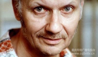 俄羅斯殺人狂——Andrei Chikatilo　　Andrei Chikatilo 曾經(jīng)是一名受人尊敬的老師，在家人眼中更是一個慈祥和藹的祖父，在鄰居眼中則是一個快樂的已婚男人，他是那一種在“可能是連環(huán)殺手”的嫌疑名單中排名最低的人，偏偏他正是俄羅斯一連串虐殺和食人案件的元兇。