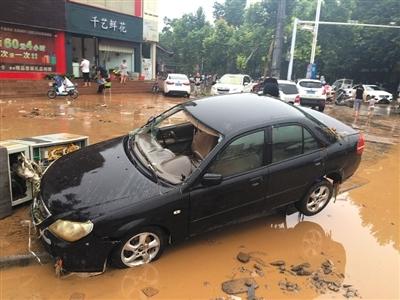 河南暴雨致京廣線中斷 近20趟列車停運（圖）